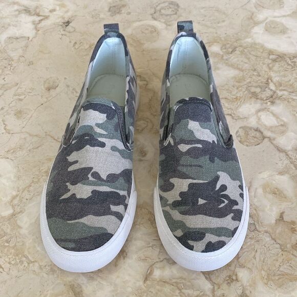 Tommy Bahama Camo Slip On Sneakers - Picture 3 of 14